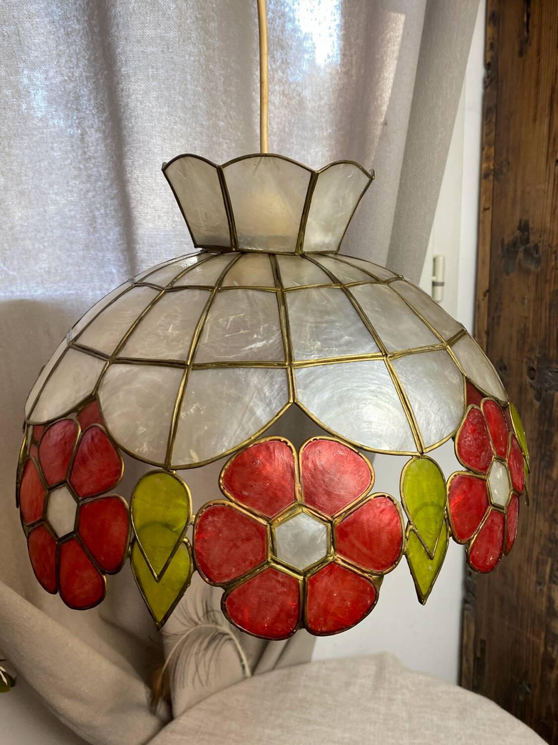 Vintage pendant light in mother-of-pearl and brass