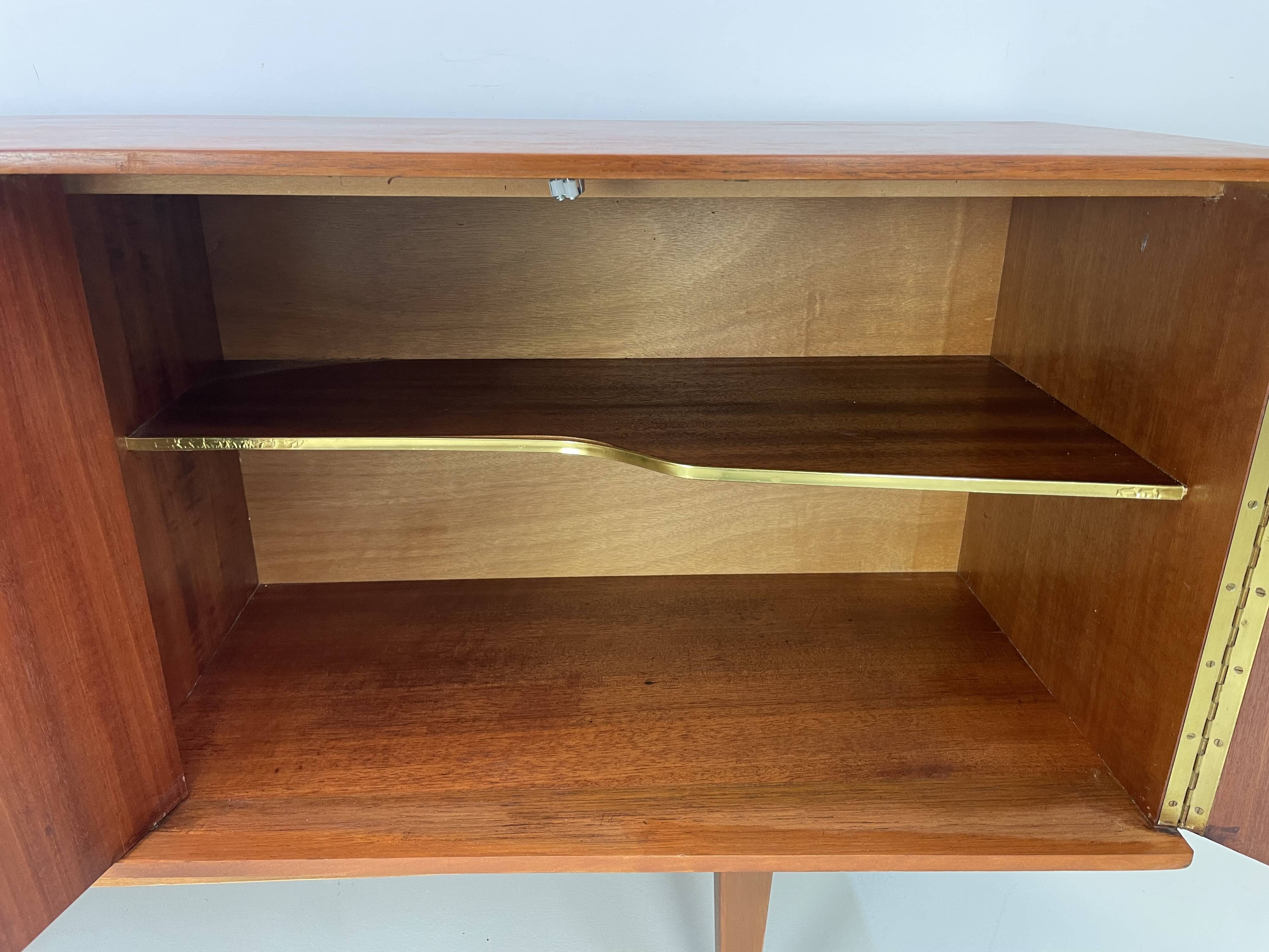 Buffet vintage unique et très rare des années 60.