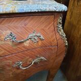 Commode de style Louis XV en marqueterie