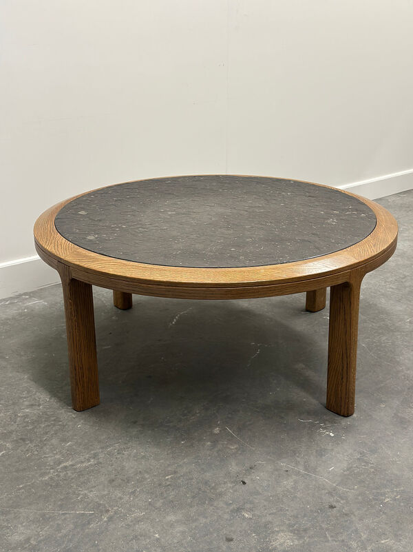 Table basse ronde vintage en ardoise texturée et chêne massif, France, années 1970