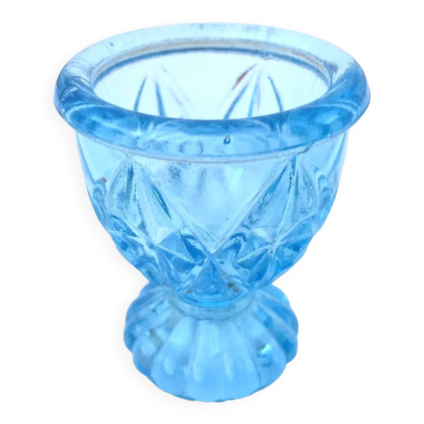 Ancien coquetier piédouche godronné  verre bleu transparent