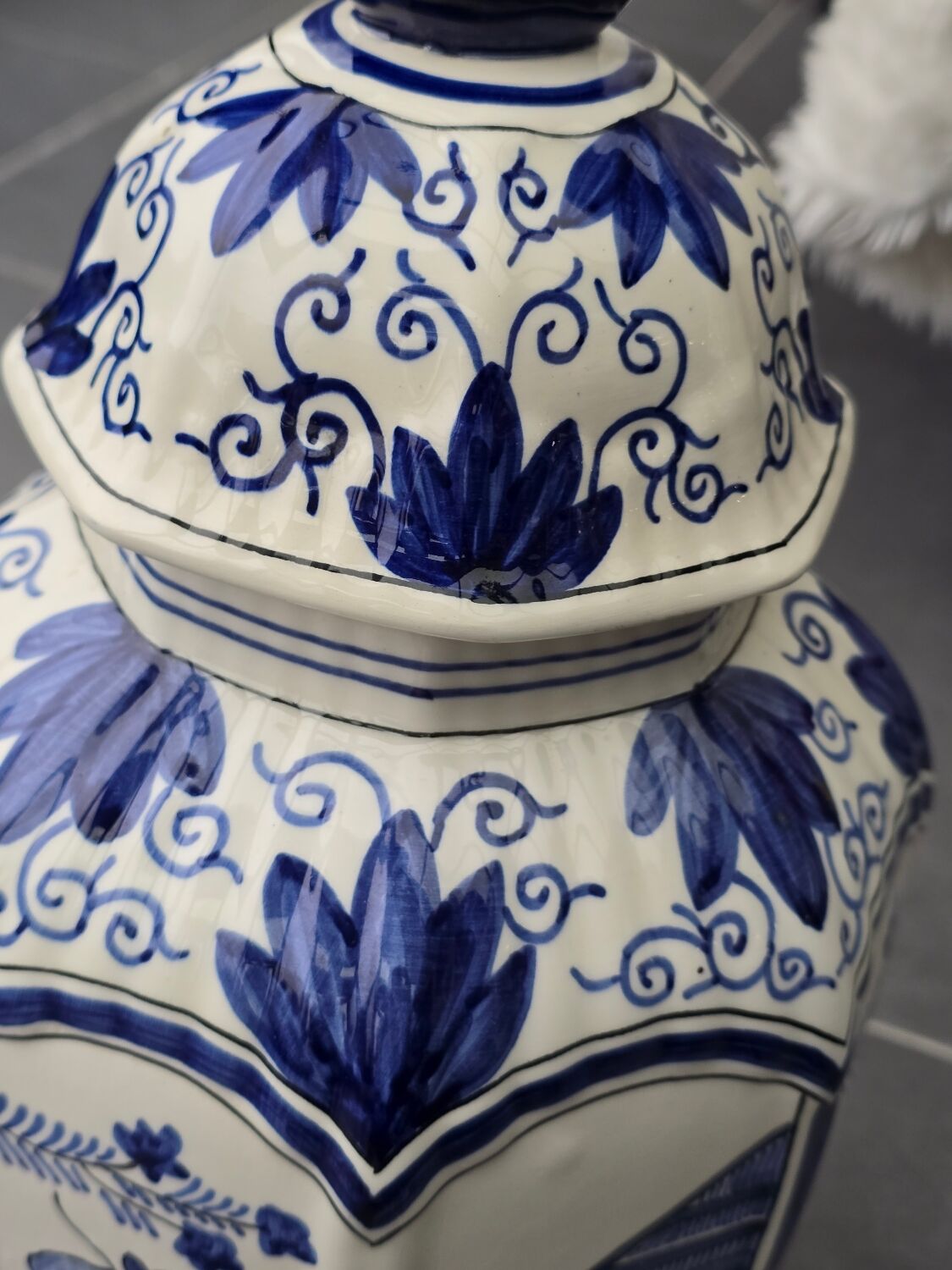 Delft vase, Dutch manufacture, early 20th century