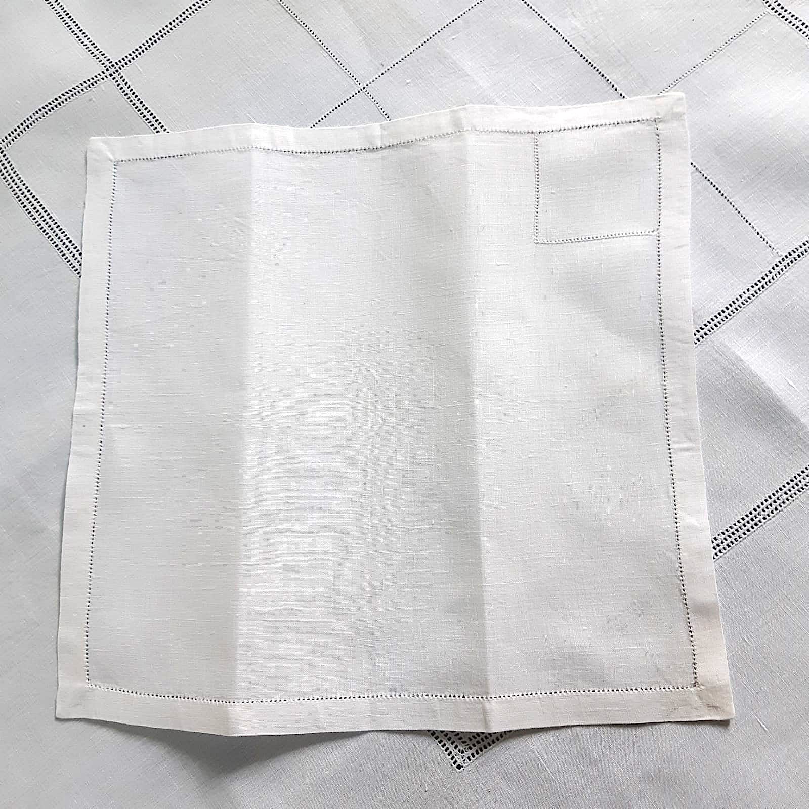 Square tablecloth (112x105cm) in wire canvas with its 6 towels