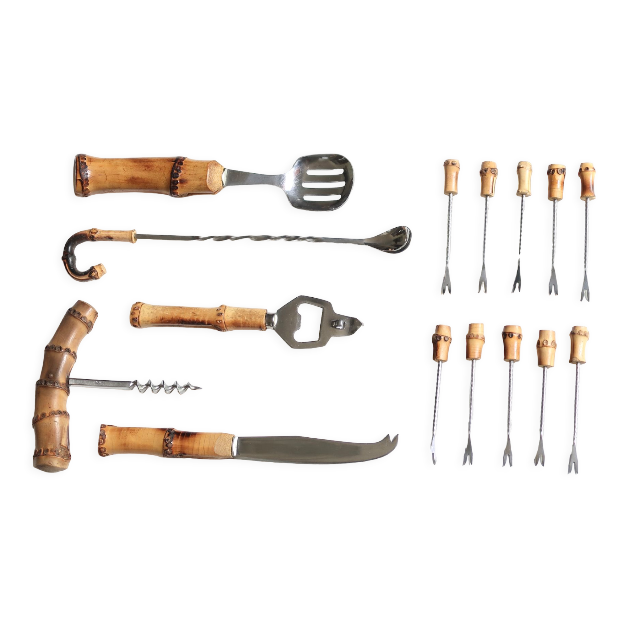 Set of utensils for the aperitif with bamboo handle