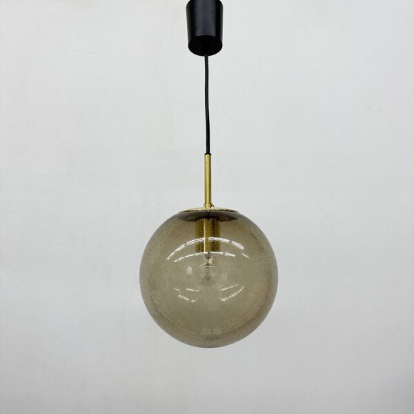 Suspension boule en laiton et verre fumé de Limburg Glashütte, années 1970