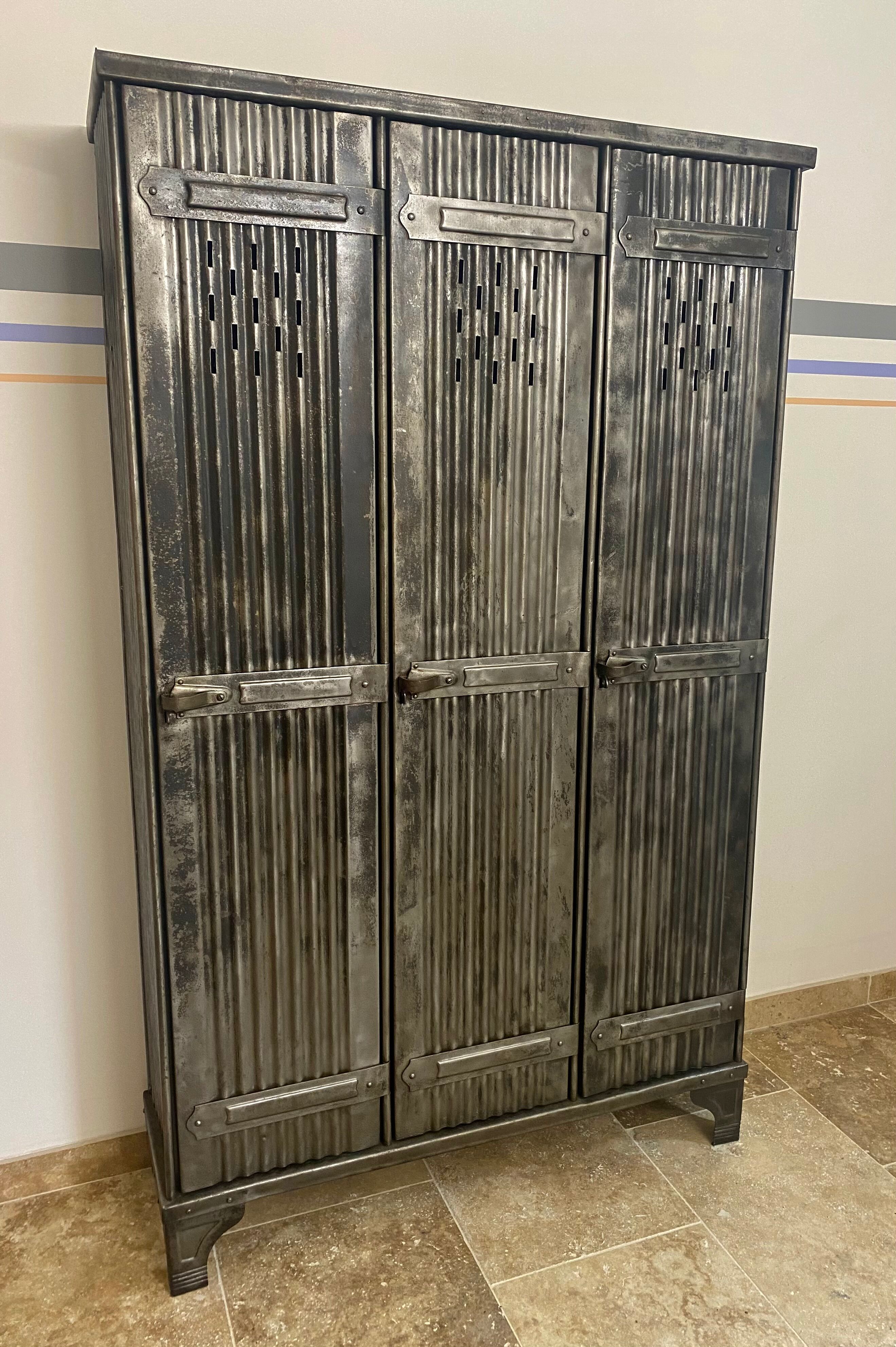 Restored Strafor corrugated iron cloakroom