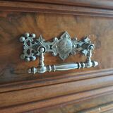 Walnut chest of drawers