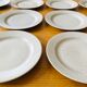 12 Assiettes plates en grès moucheté vintage