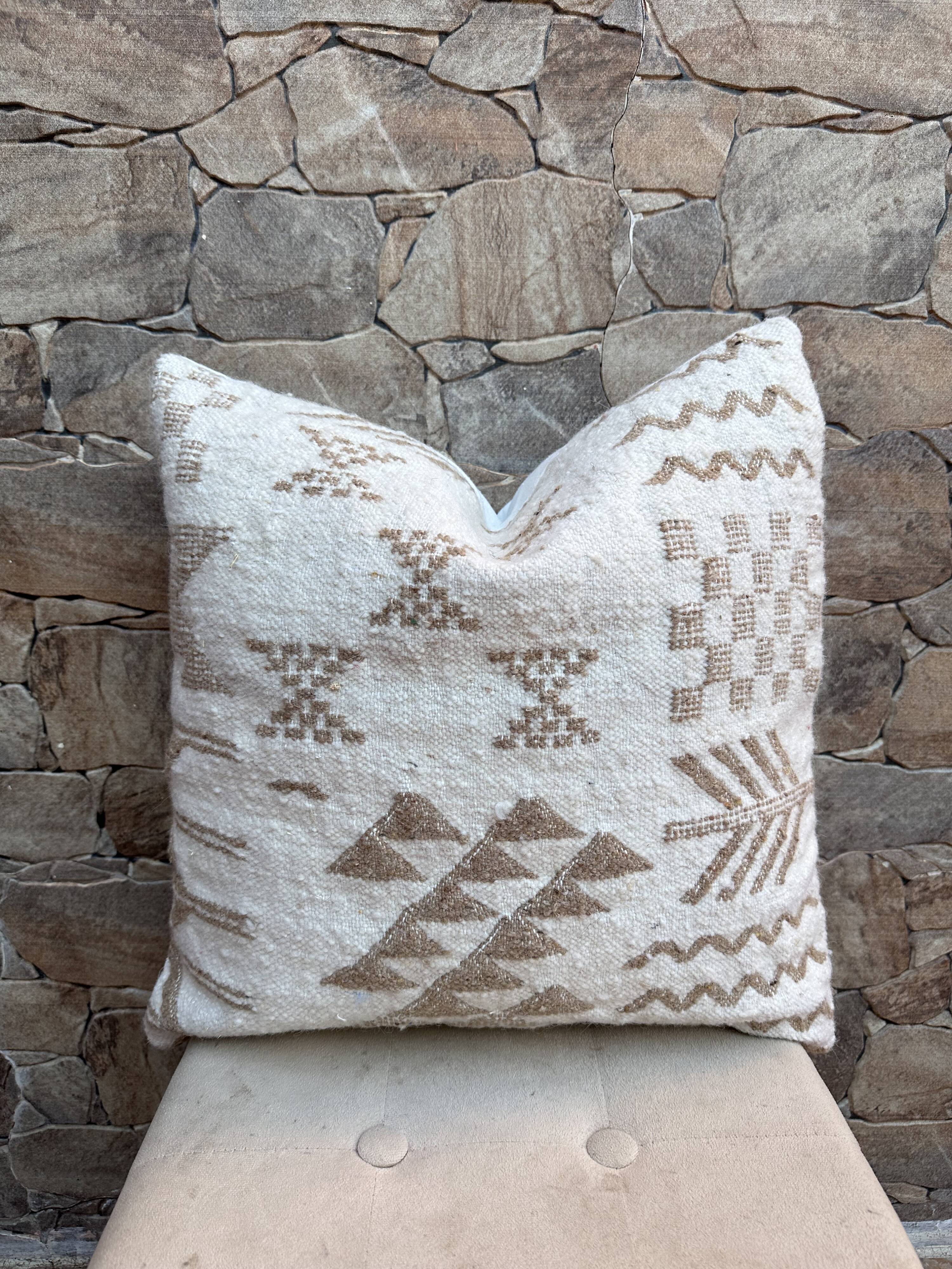 Handmade Berber wool cushion: Moroccan Kilim cushion (45x45cm)