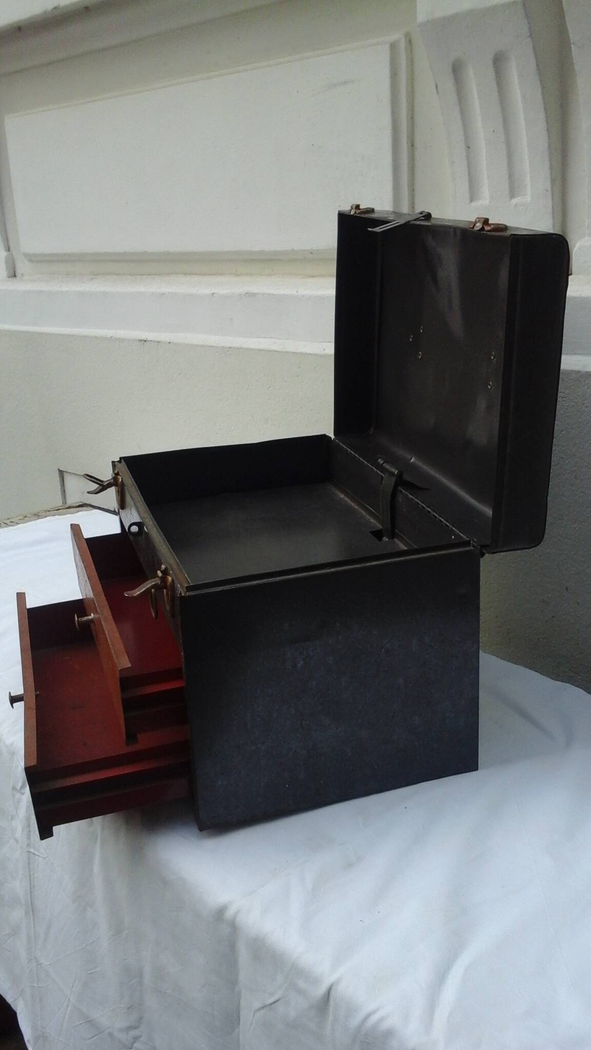 Ho metal storage case