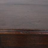 Charmant et intemporel meuble-commode ancien en chêne anglais du début du XIXe siècle, avec deux portes et une serrure fonctionnelle.