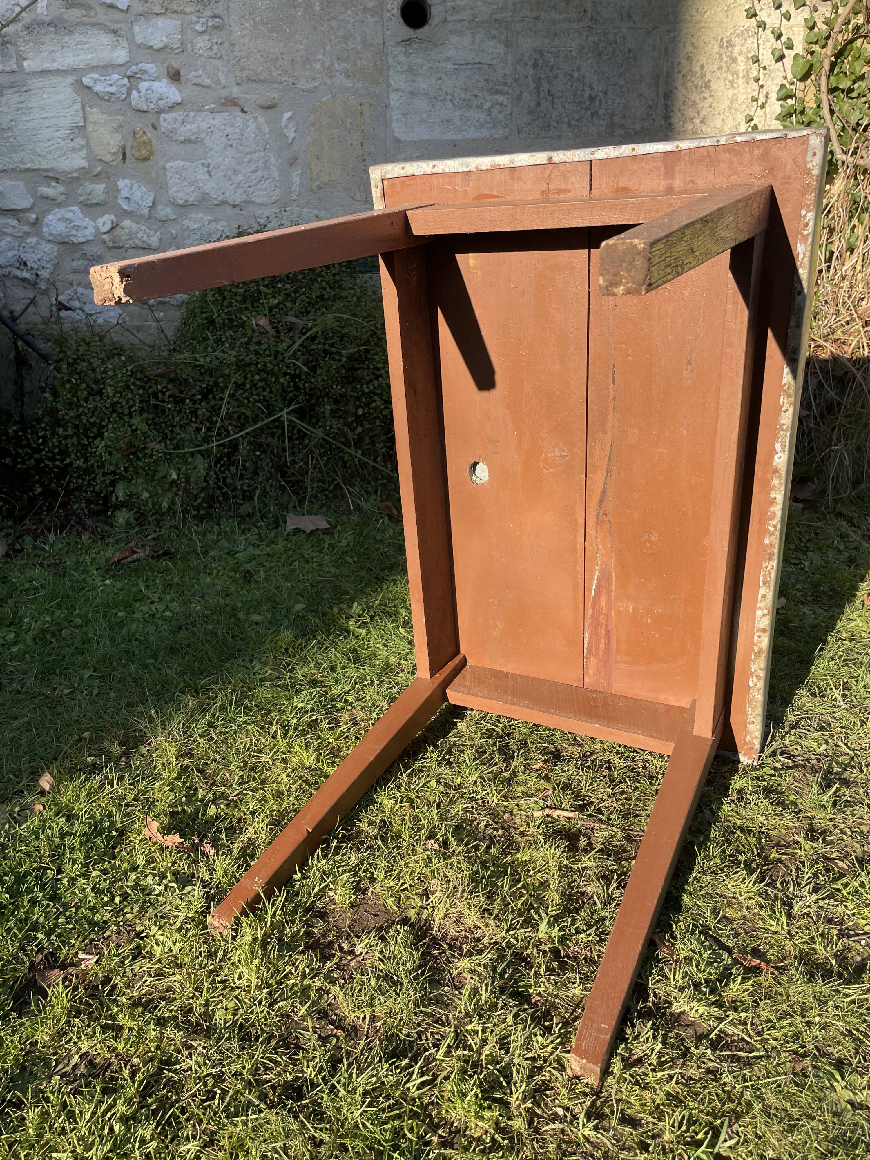 Desserte ou table de rempotage