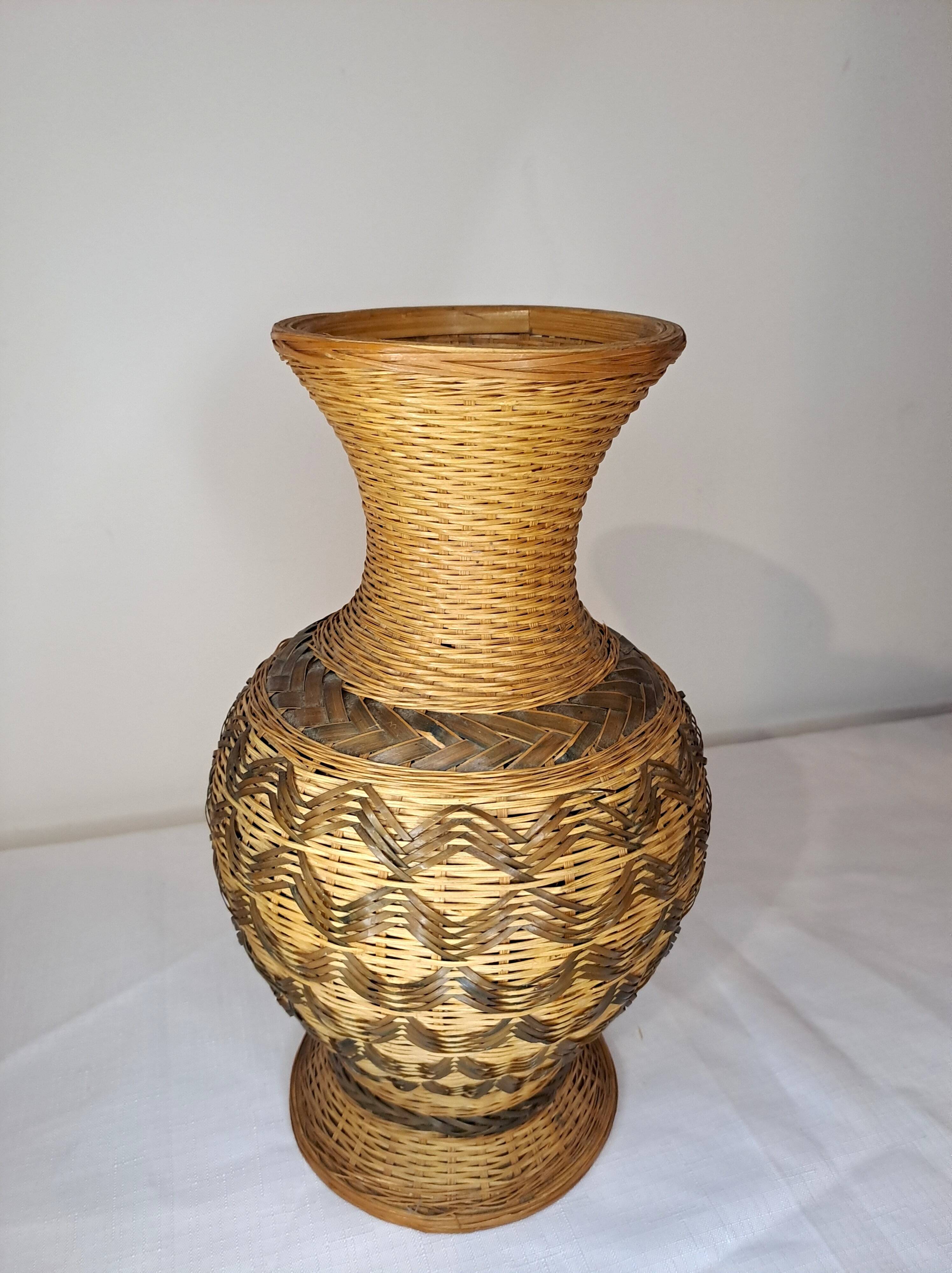 Woven rattan & ceramic vase – handcrafted decorative piece