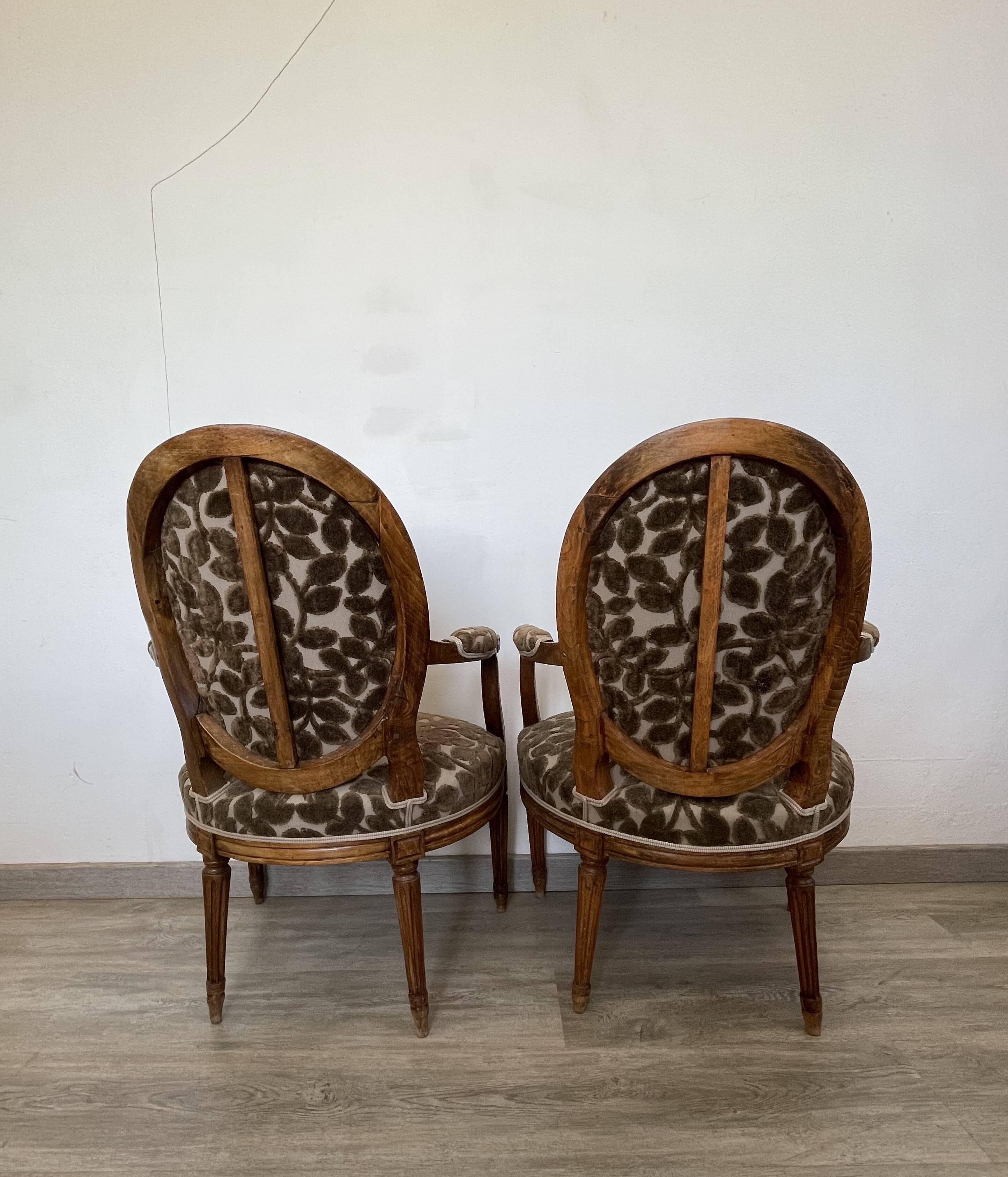 Paire de Fauteuils Médaillon d'époque Louis XVI