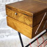 Scoubidou magazine worker