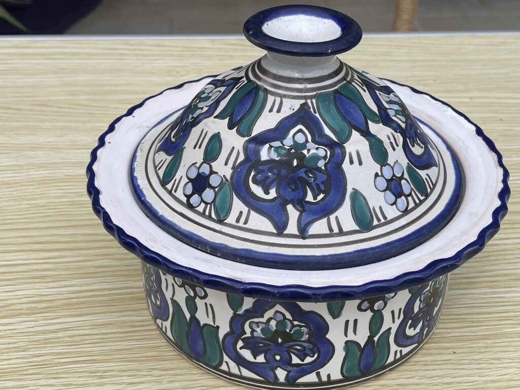 Ceramic pot with floral pattern