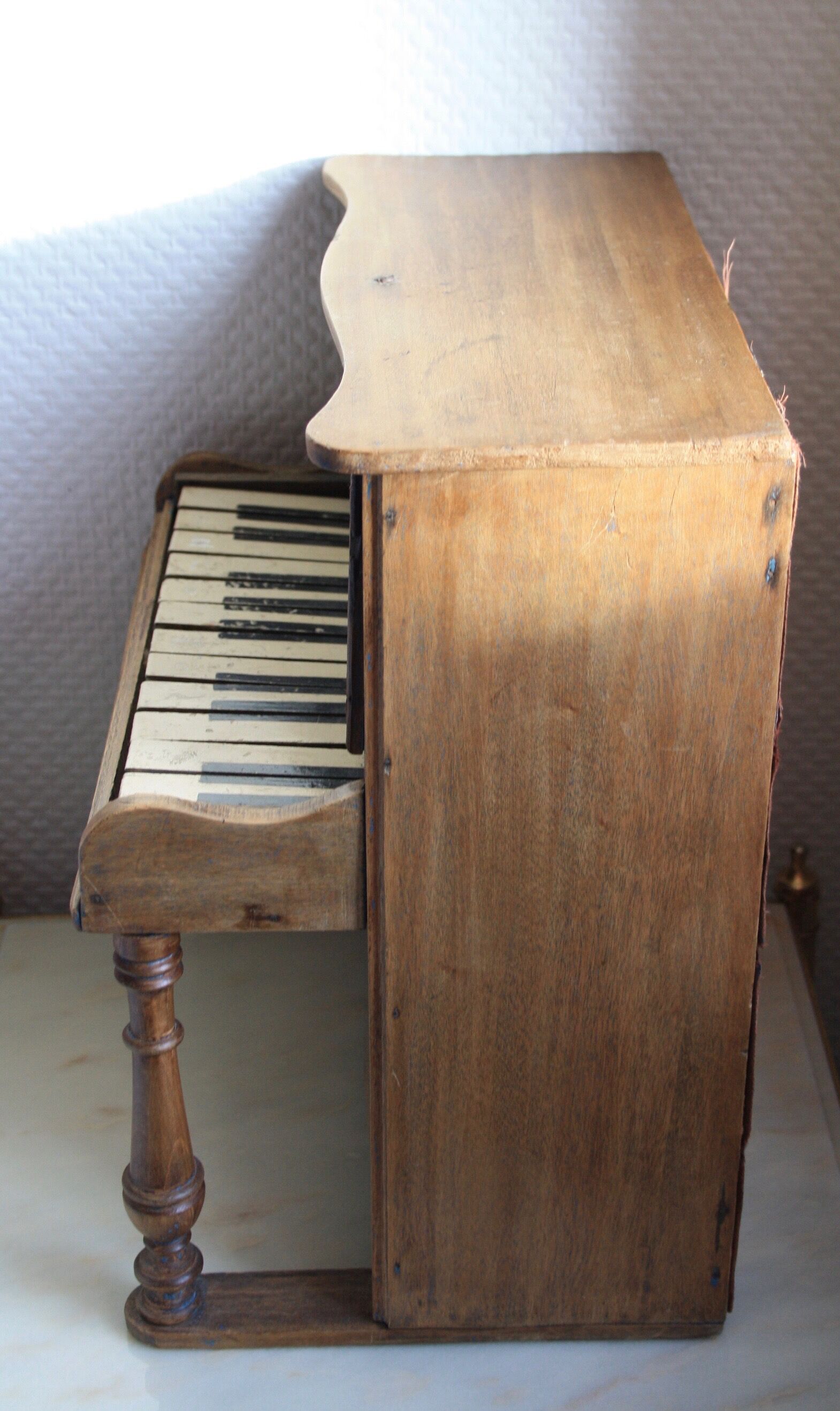 Former piano wood carved