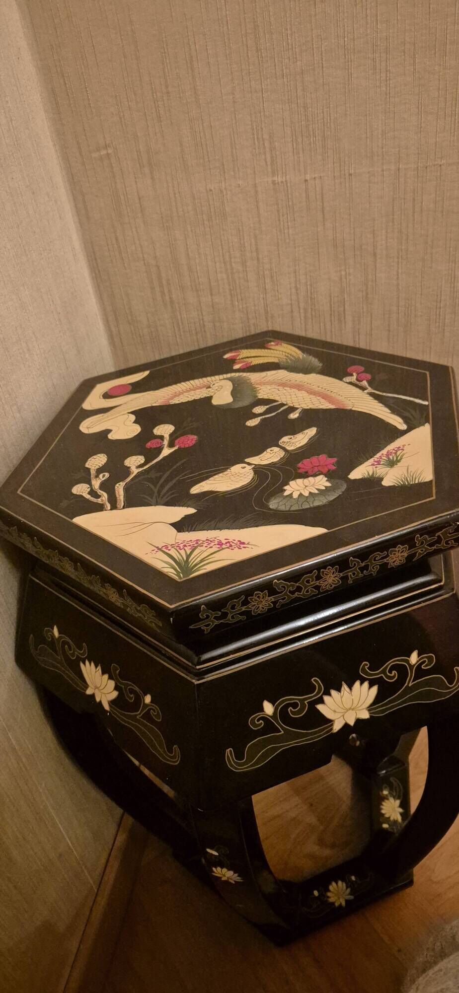Chinese side table in Chinese lacquer by Franklin Mint vintage