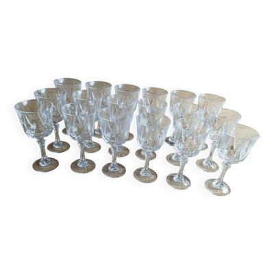 Service de 18 verres en cristal ''Auteuil'' – Cristal d'Arques – France