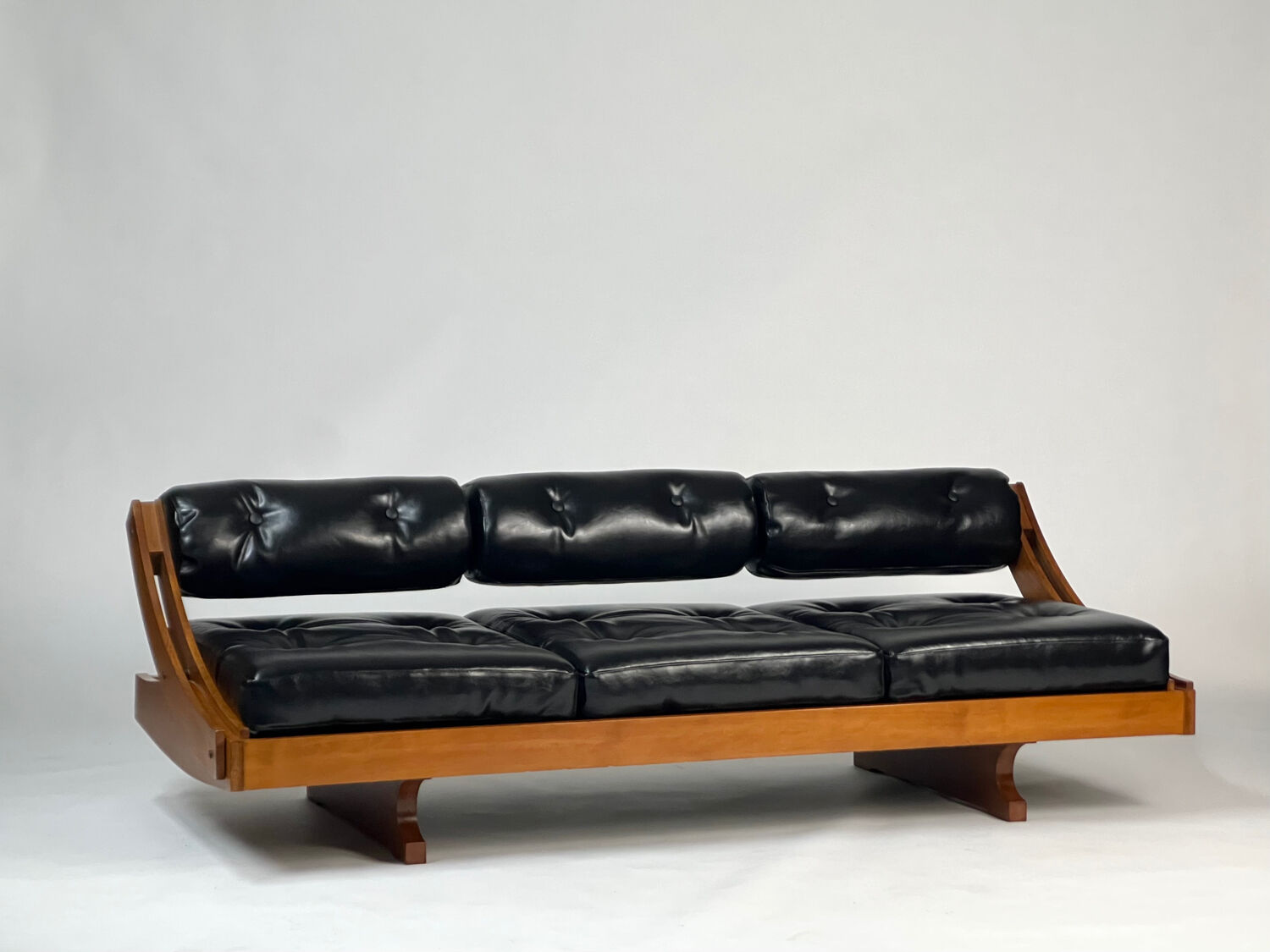 Vintage leather sofa daybed GS 195 by Gianni Songia for Sormani