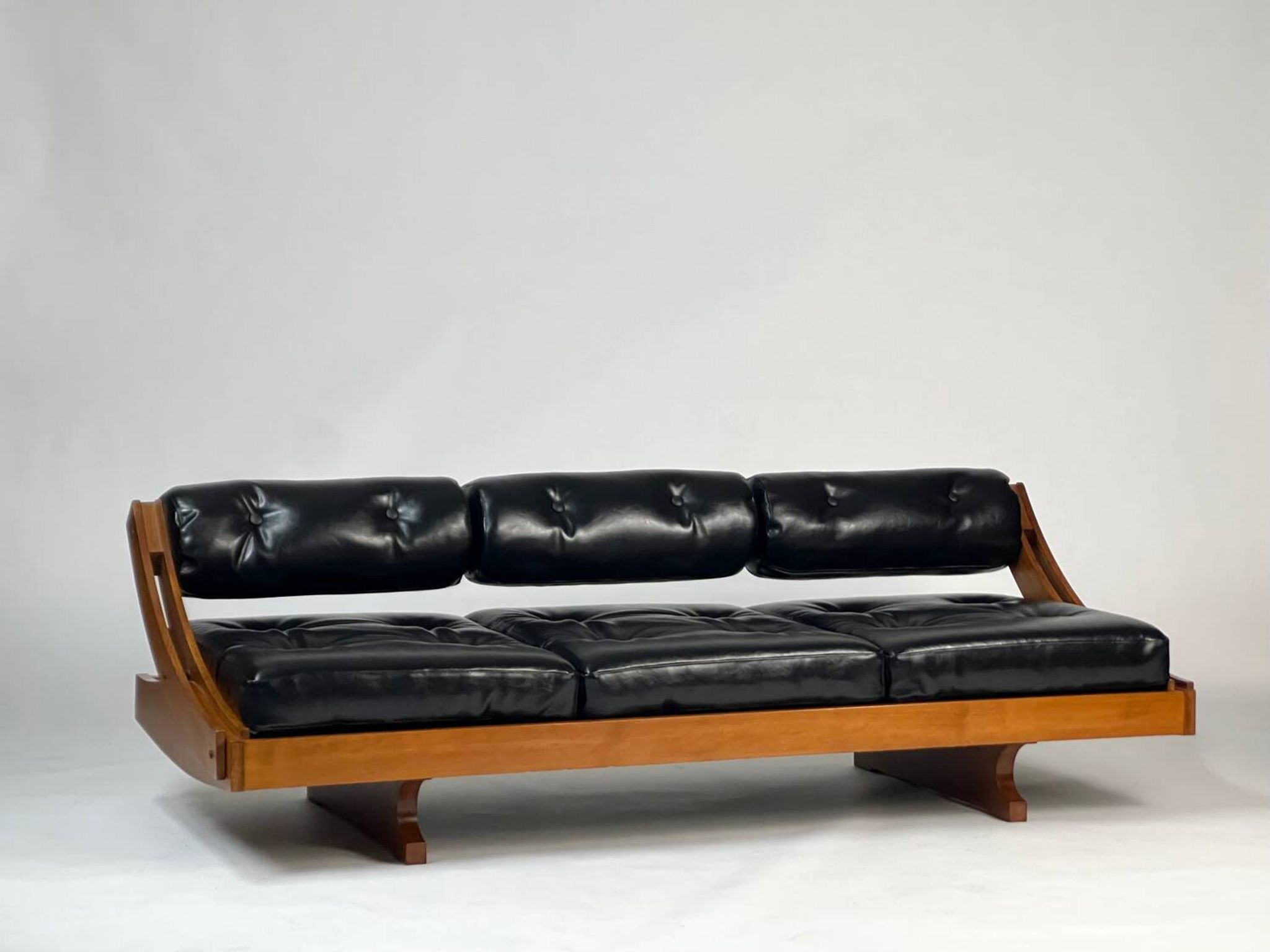 Vintage leather sofa daybed GS 195 by Gianni Songia for Sormani