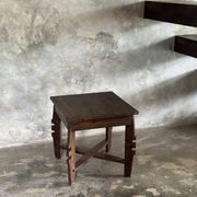 Coffee table, petite table basse indonésienne ancienne moderniste en teck