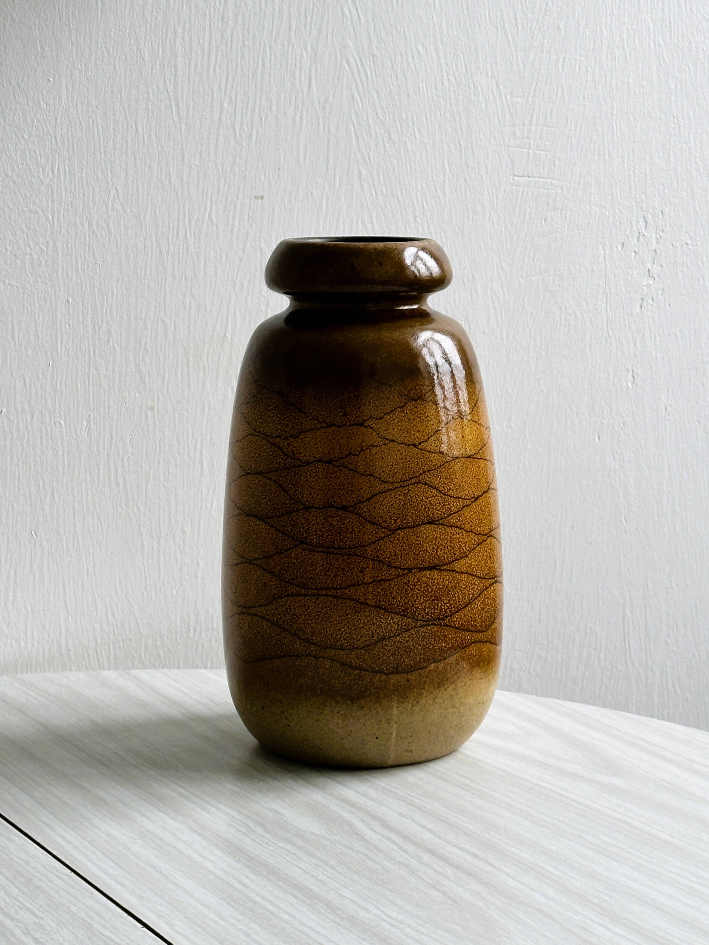 Vase ancien en céramique d'Allemagne de l'Est 1970.