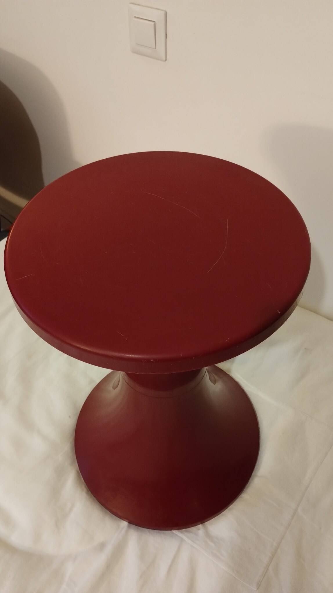 Burgundy red tam tam stool stamp