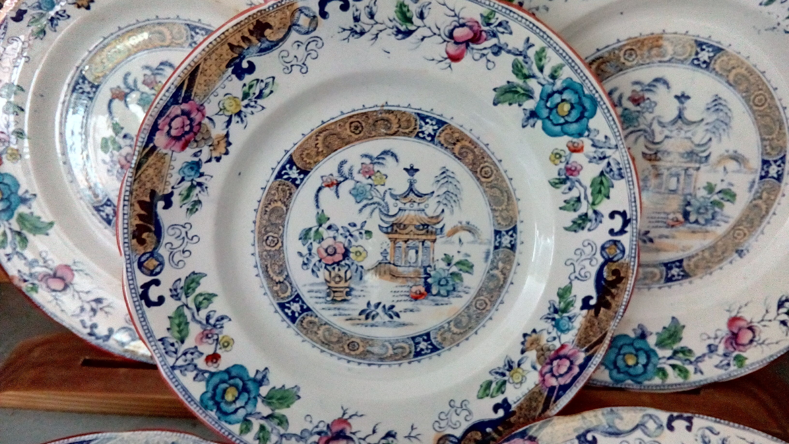 Lot de 5 assiettes à dessert Creil et Montereau Terre de Fer aux motifs de l'Asie