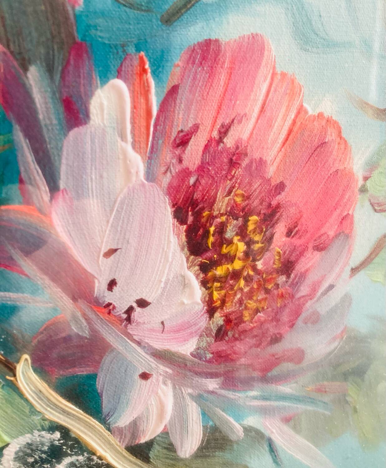 Large HST painting depicting a floral bouquet signed Lina Pont (?)