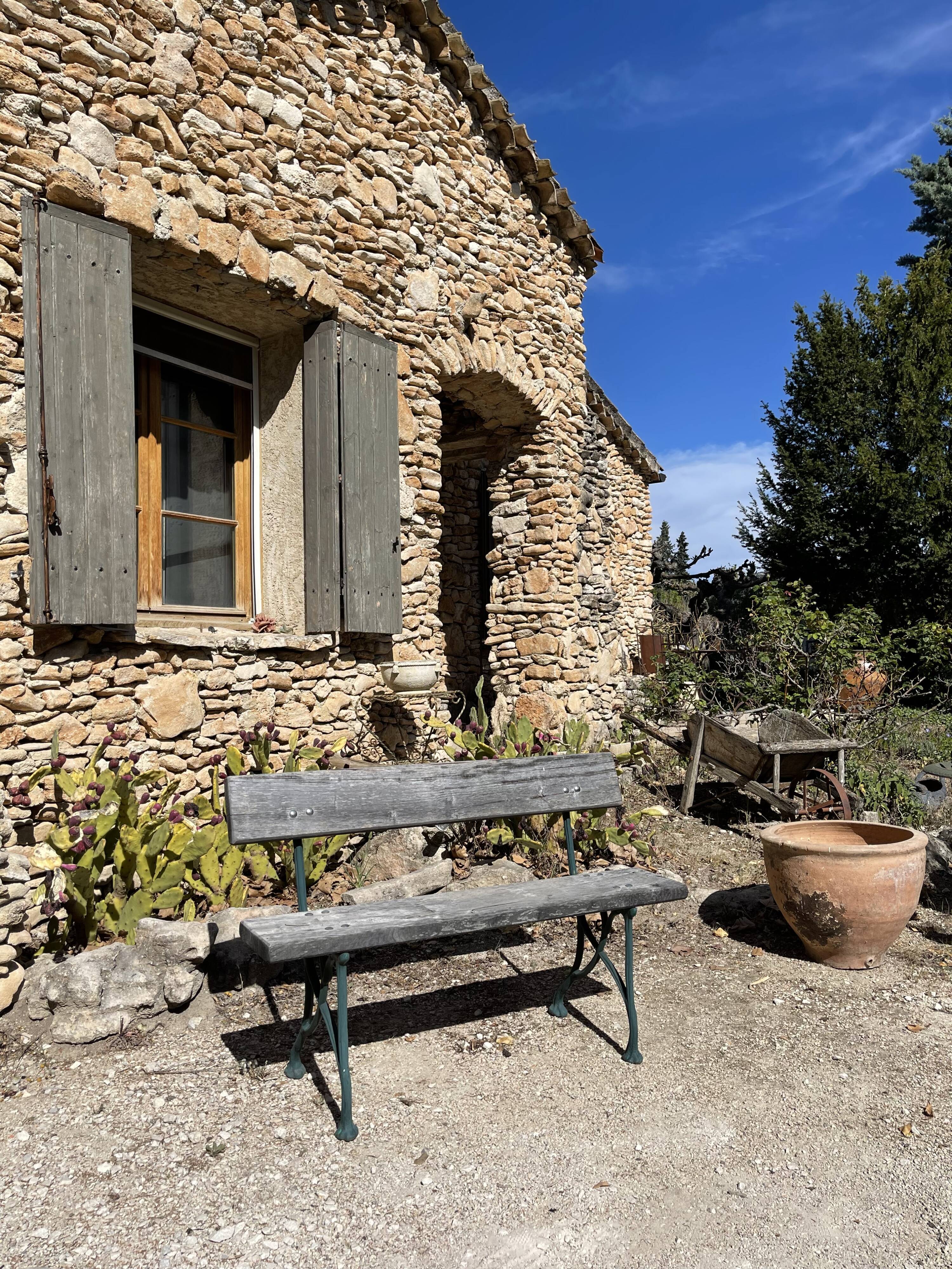 Garden bench in wood and cast iron
