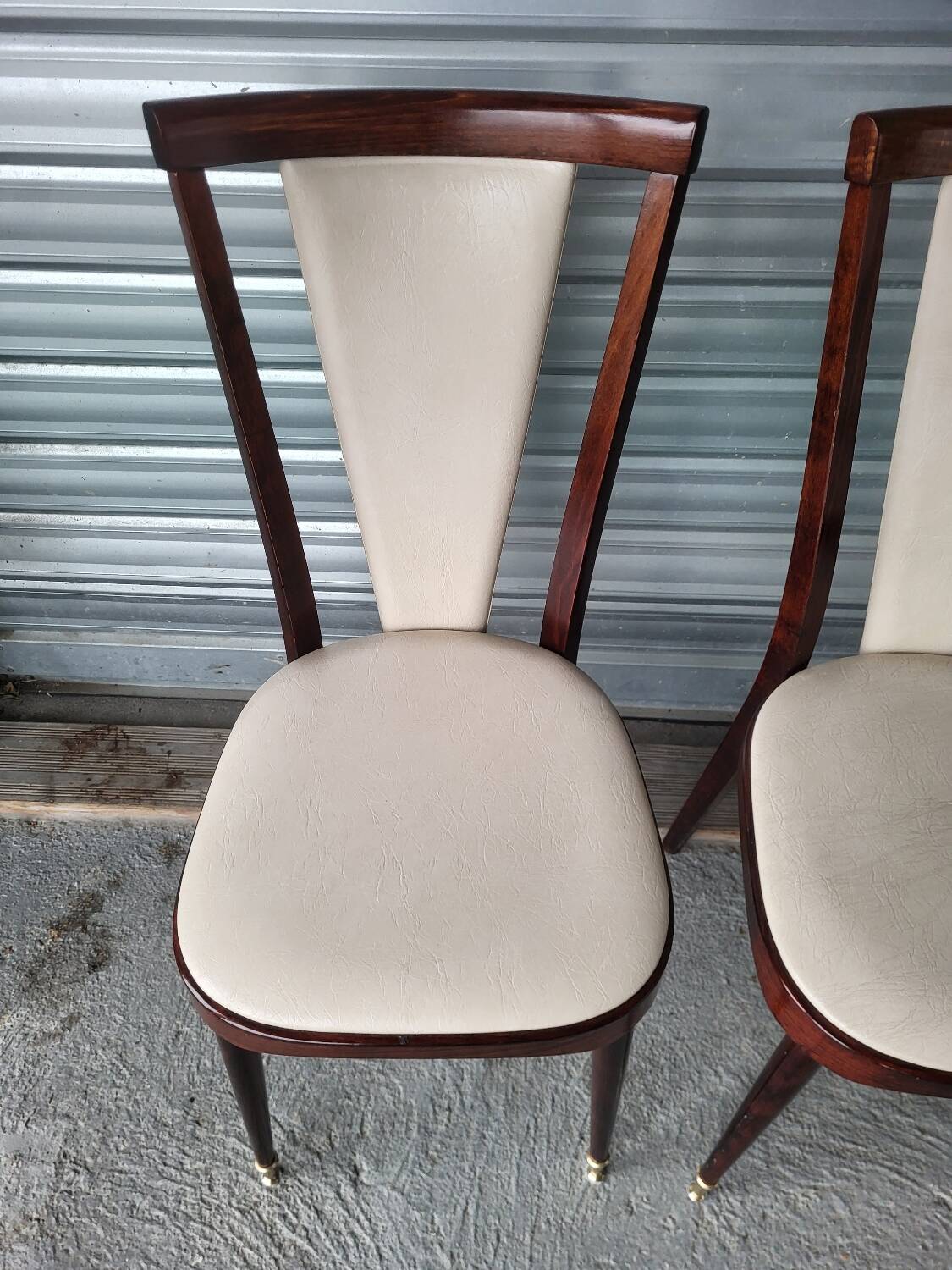 Set of 6 Baumann N°84 vintage chairs in very good condition.