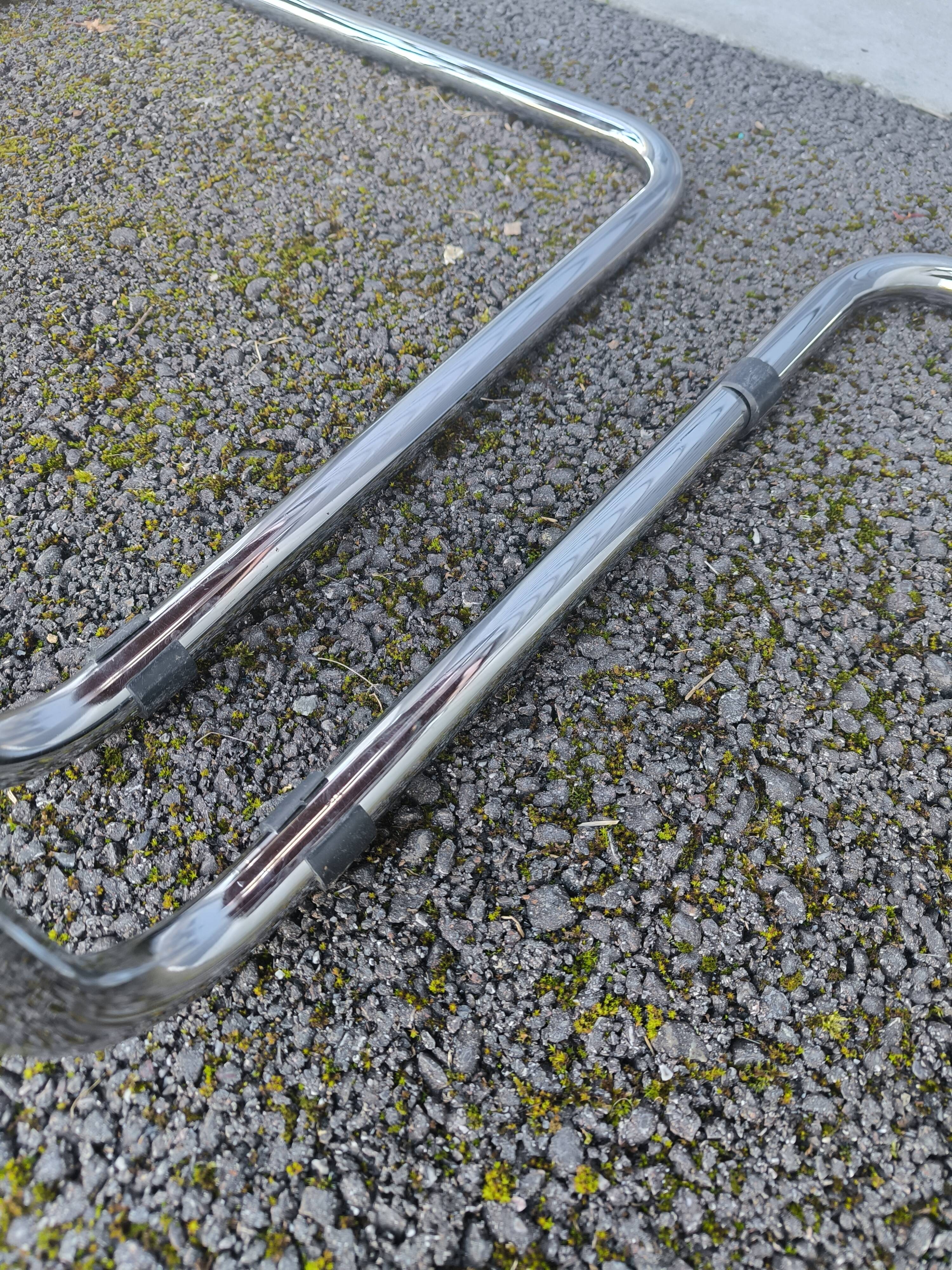 Cantilever chairs in the style of Matteo Grassi