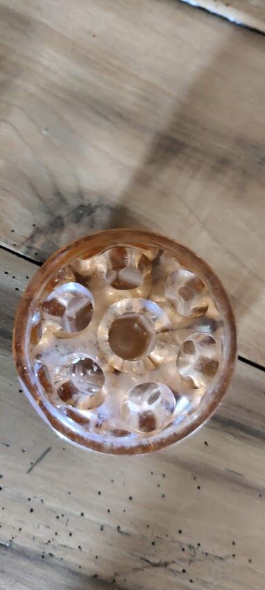 Vase stings ancient pink flowers