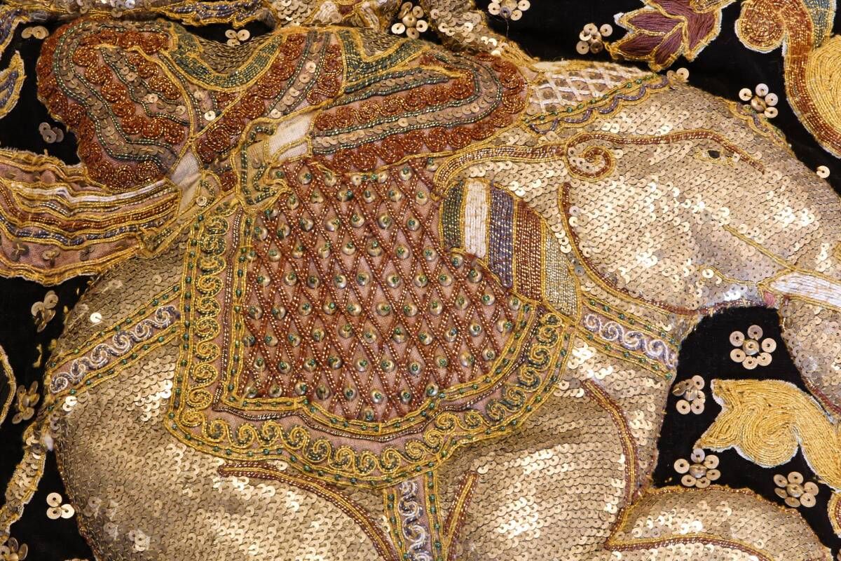Tapisserie birmane Kalaga, les éléphants, perles et sequins
