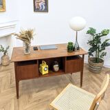 Raised Scandinavian desk from the 60s
