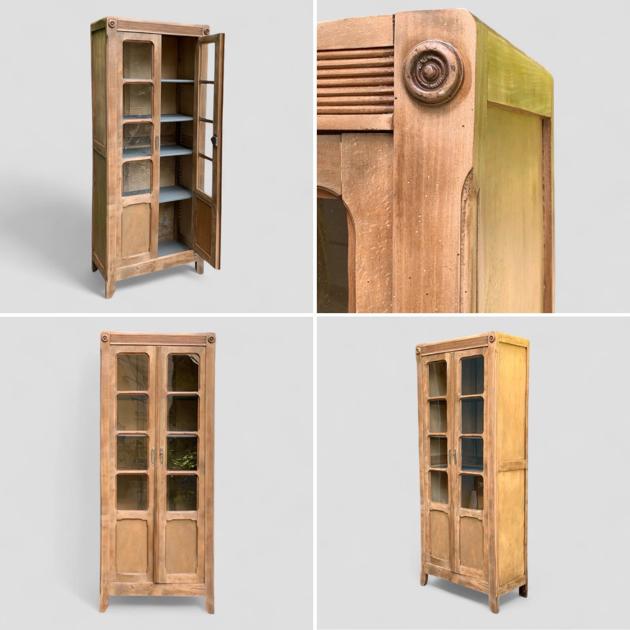 Armoire parisienne vitrée en bois brut, 1940