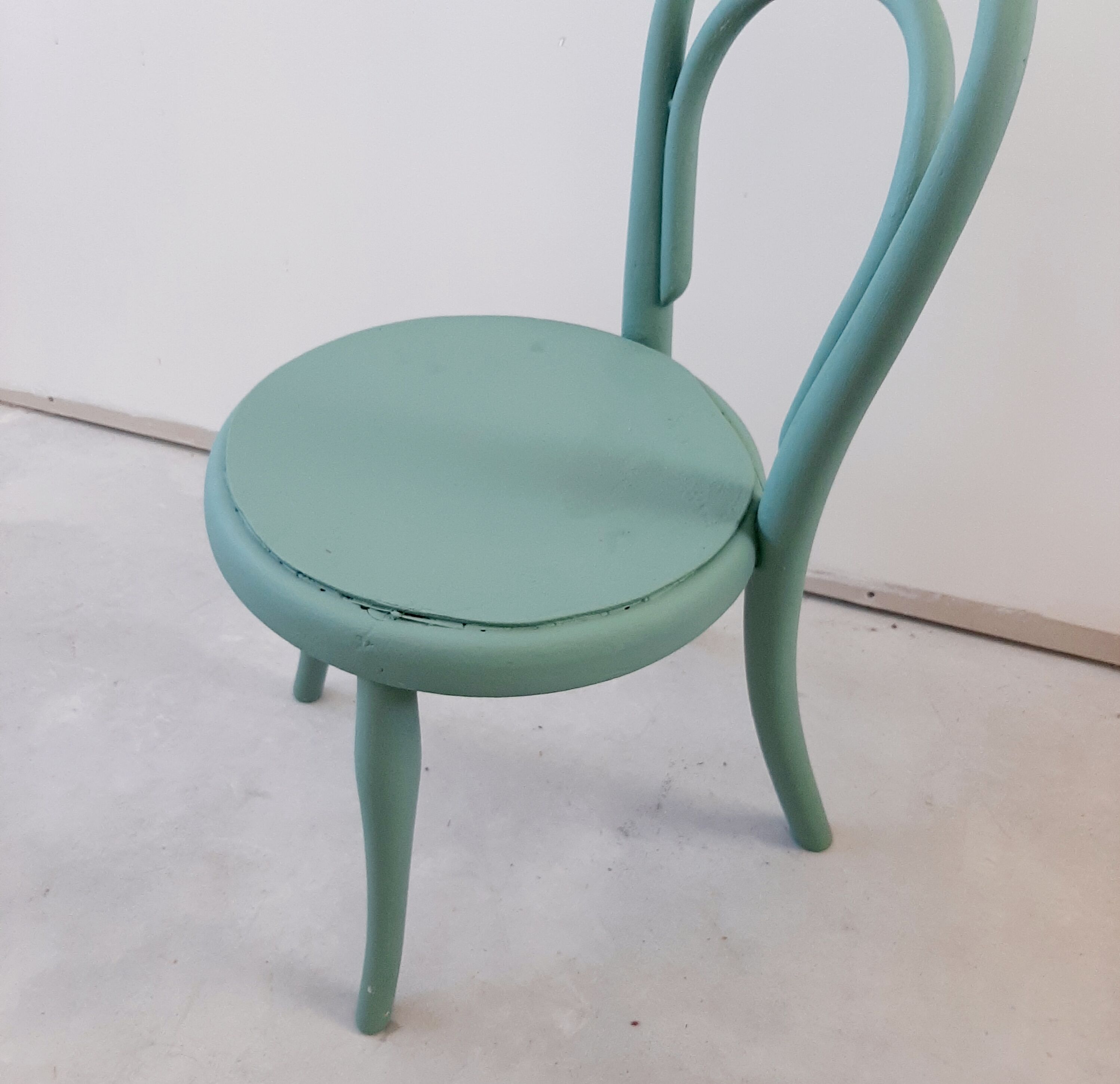 Ancienne chaise Thonet enfant celadon