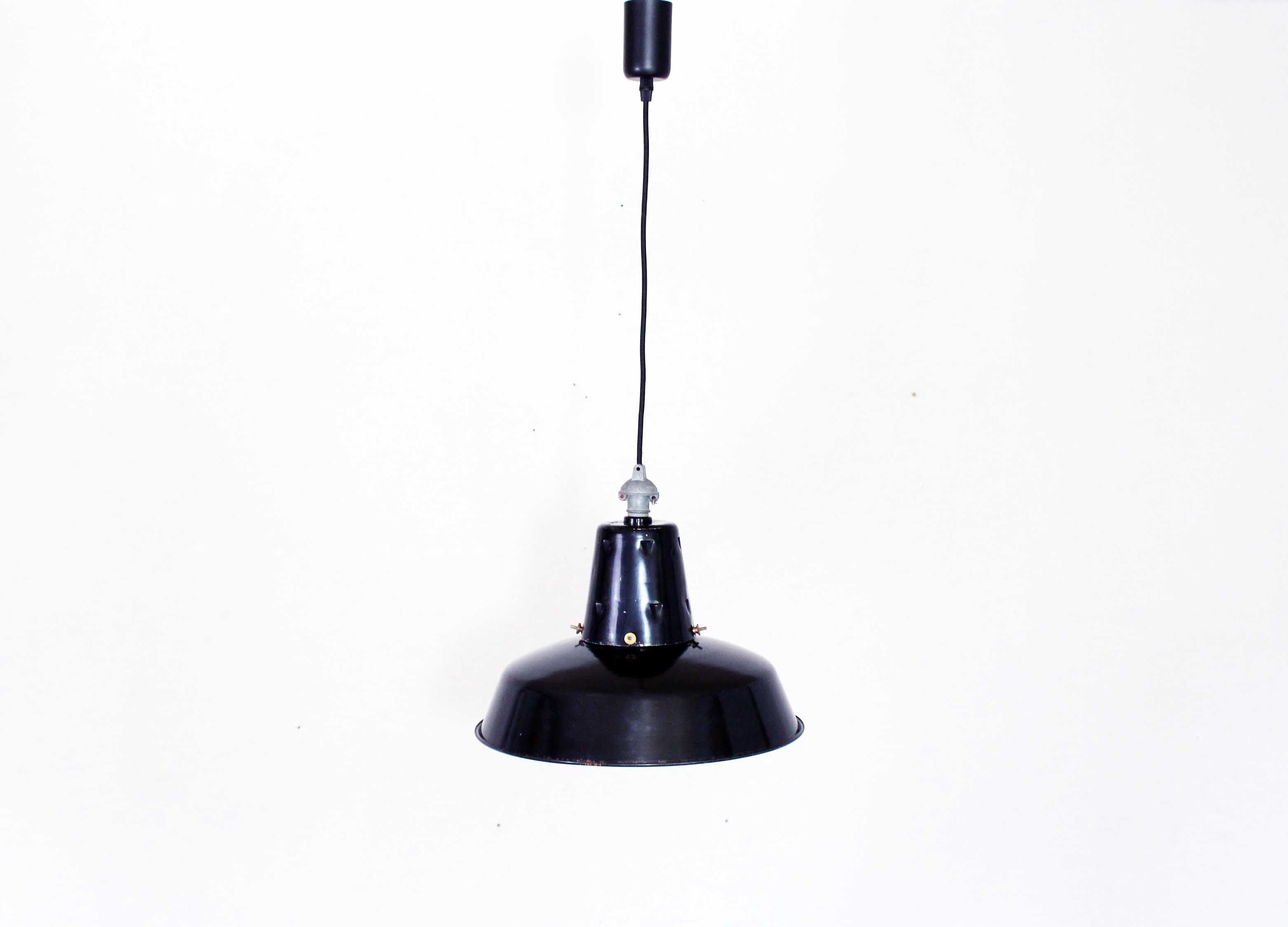 Black enamelled metal suspension, industrial lamp