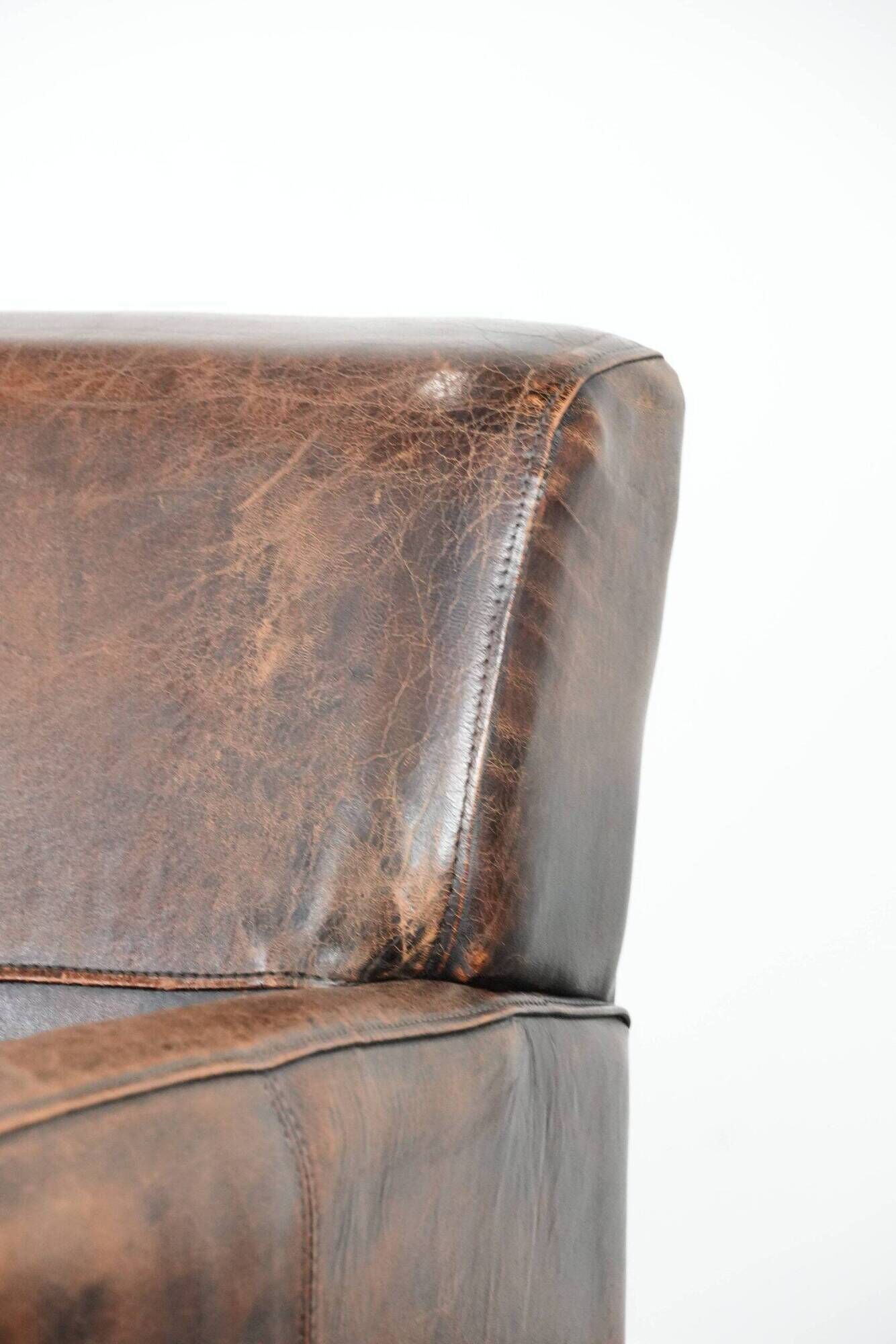 Sleekly shaped timeless design armchair made of sheepskin leather
