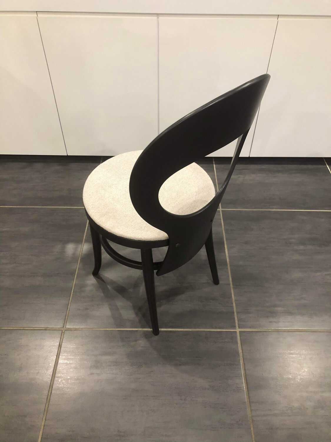 Chaise Baumann modèle « mouette » années 1960.