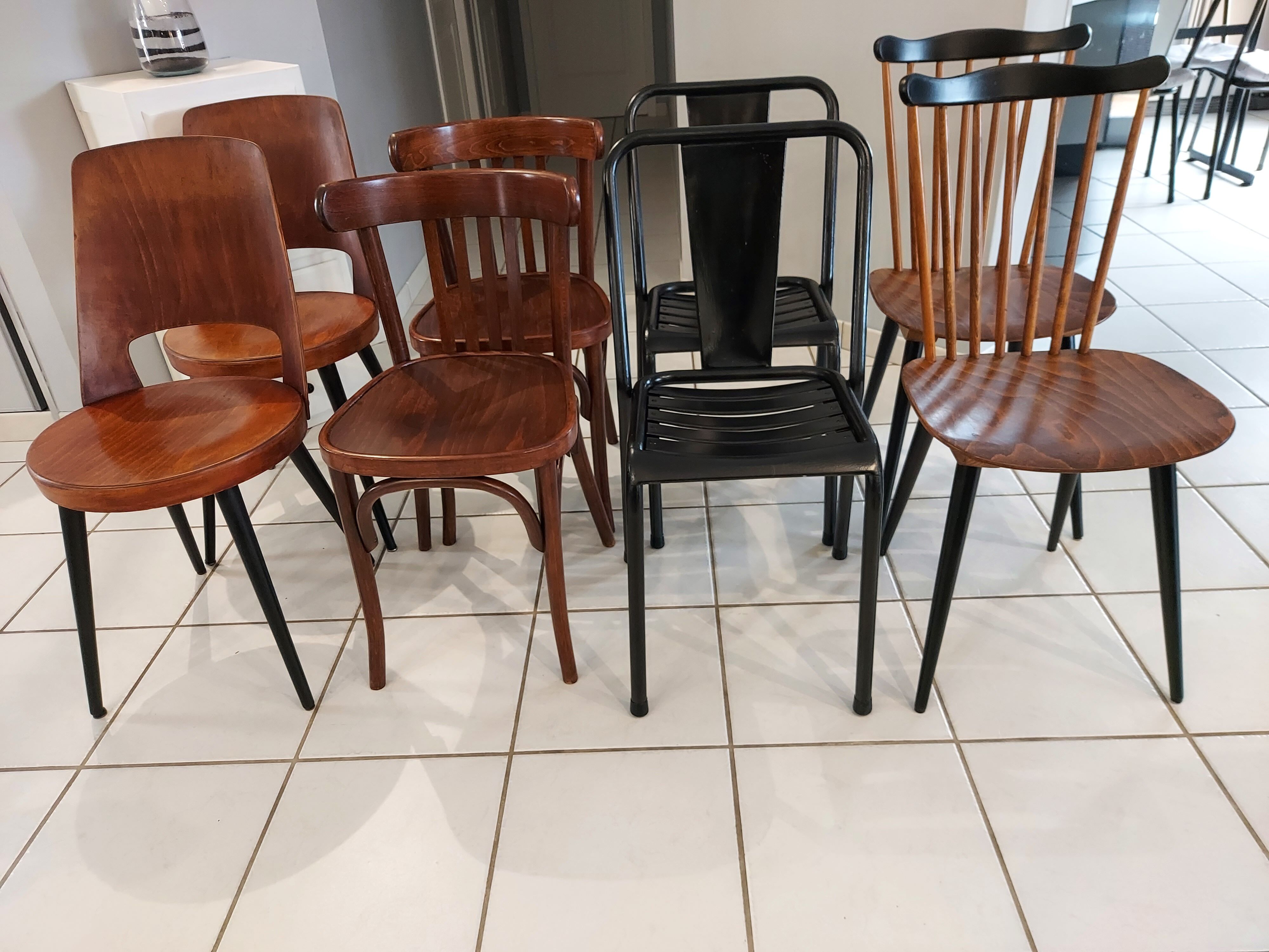 Suite de 8 chaises de bistrot dépareillées Baumann mondor ,tolix  vintage années 1960