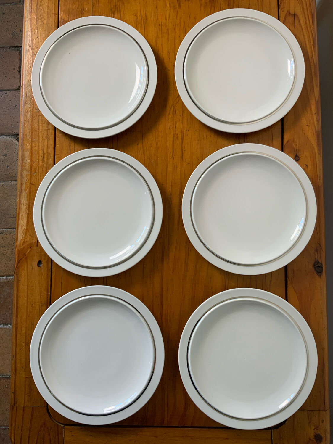 White and silver plates