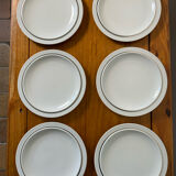 White and silver plates