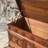 Magnifique coffre Cassone en Noyer d’époque XVII eme siècle