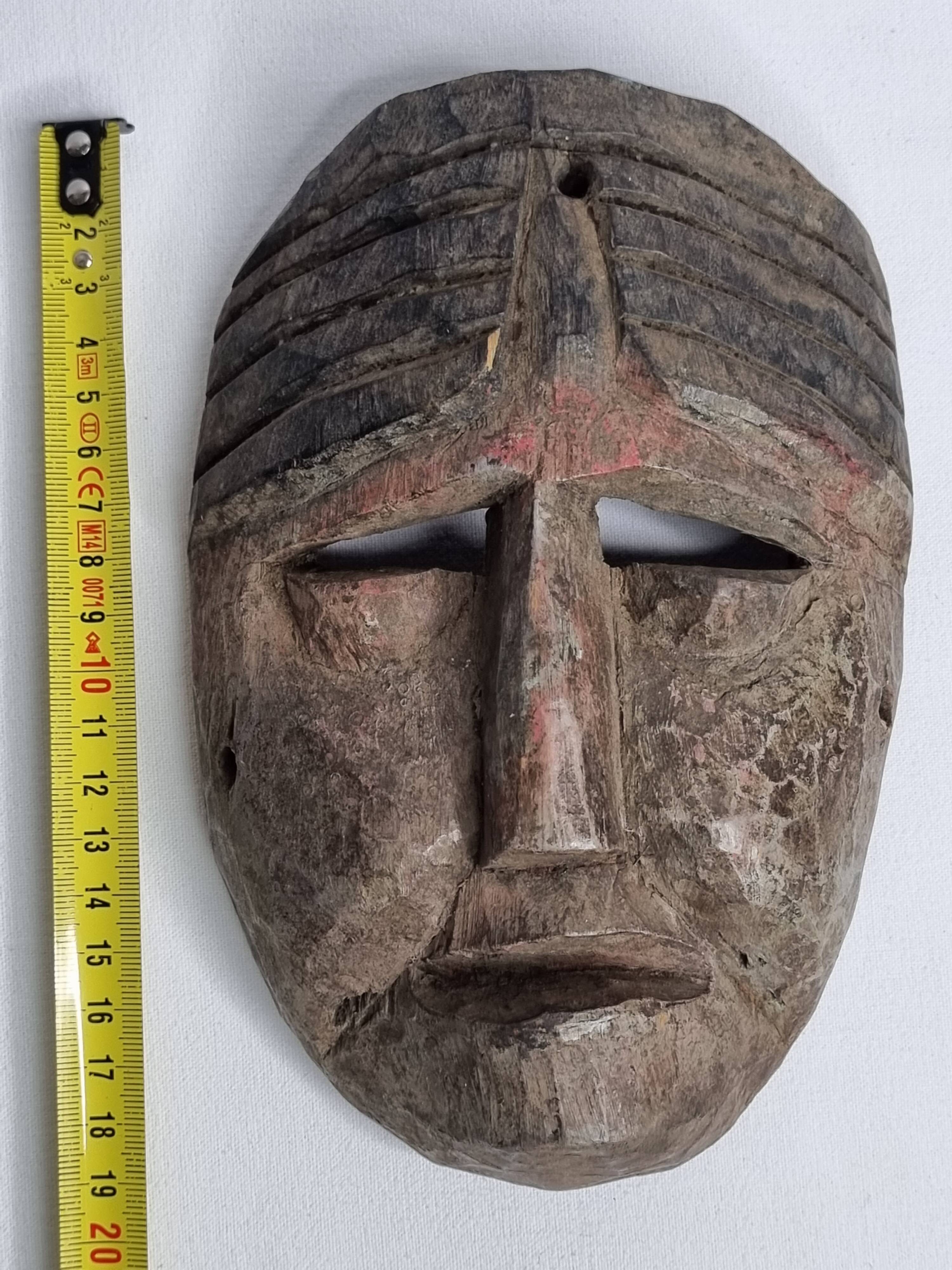 Antique ritual mask in carved wood, Himalayas, 20th century – 19 cm