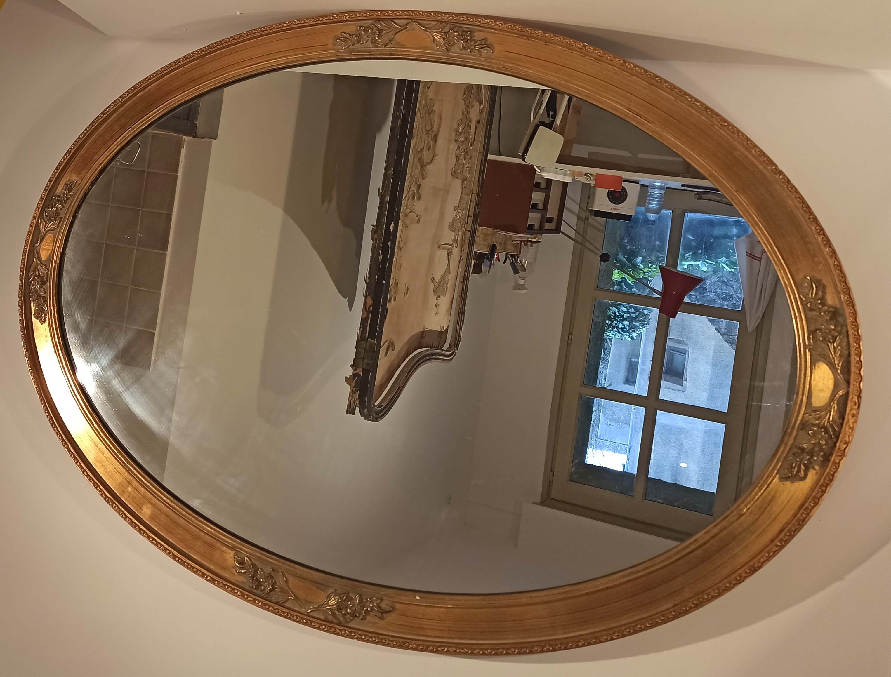 Antique mirror in gilded wood and fine floral decoration - 99x69cm