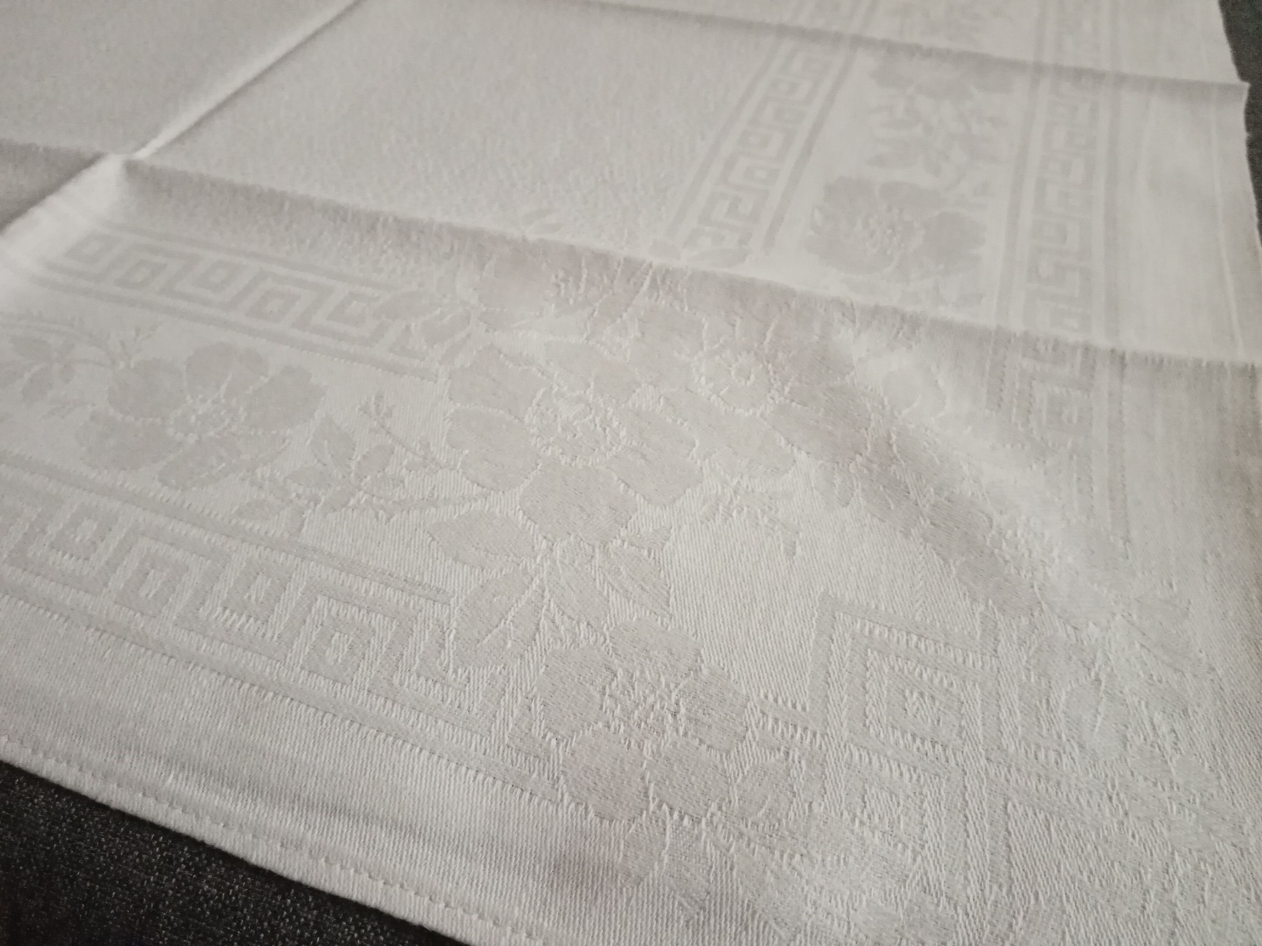 Old damase tablecloth and its 10 towels 230 x 160 cm