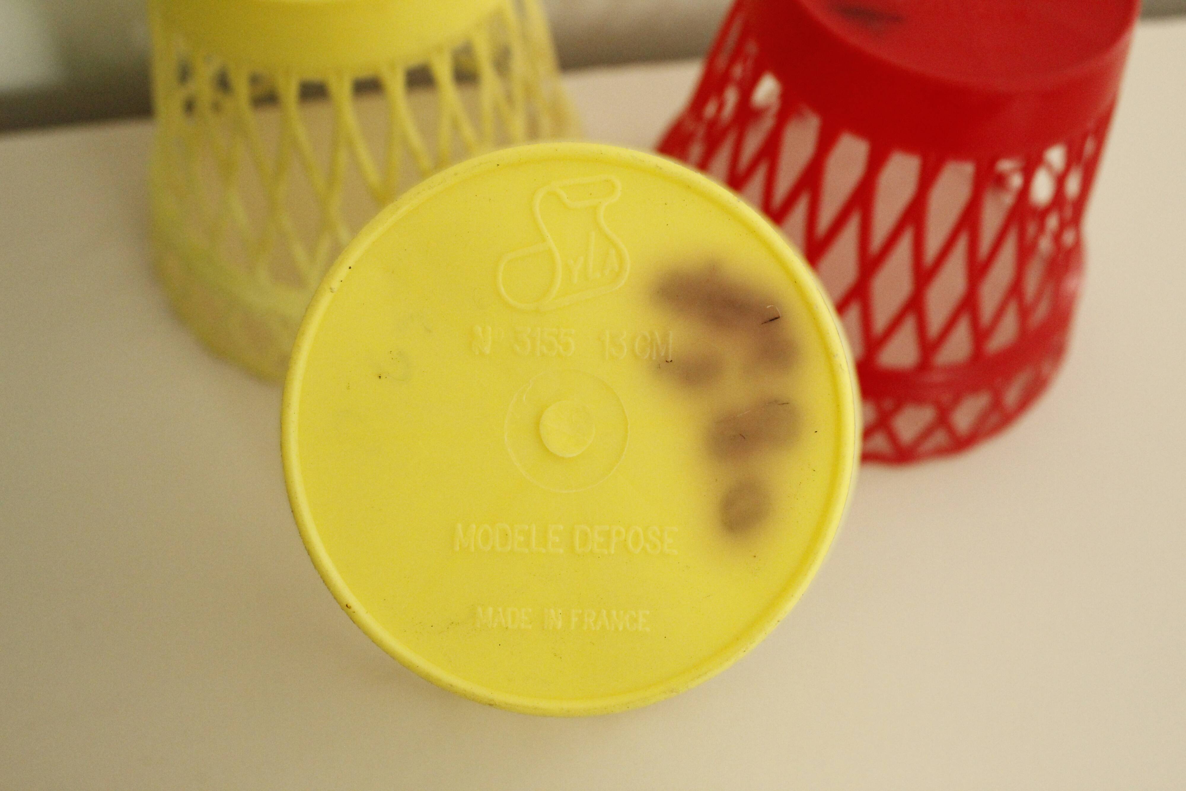 Set of 4 vintage plastic pot covers - model "SYLA"