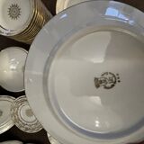 Magnifique service en porcelaine blanche et doree